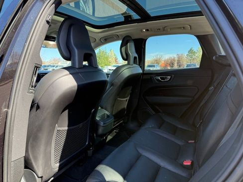 Used 2018 Volvo XC60 T5 Momentum image 17