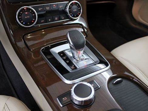 Used 2019 Mercedes-Benz SLC 300 image 17
