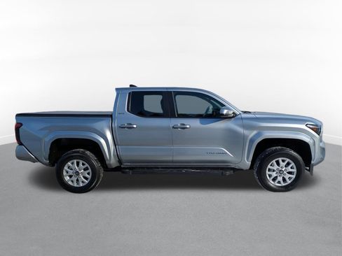 Used 2025 Toyota Tacoma SR5 image 2