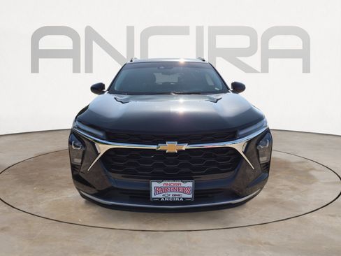Used 2025 Chevrolet Trax LT FWD image 4