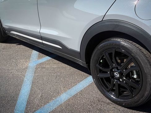 Used 2021 Nissan Kicks SR w/ SR Premium Package FWD image 21
