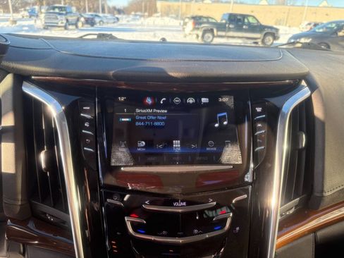 Used 2020 Cadillac Escalade Luxury image 18