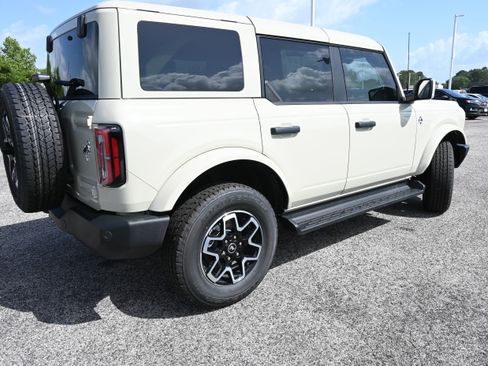 New 2026 Ford Bronco Outer Banks AWD/4WD image 3