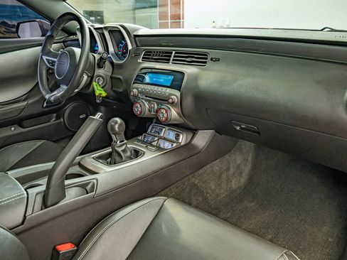 Used 2010 Chevrolet Camaro SS RWD image 38