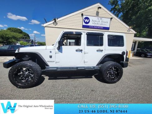 Used 2014 Jeep Wrangler Unlimited Sahara w/ Dual Top Group AWD/4WD image 8