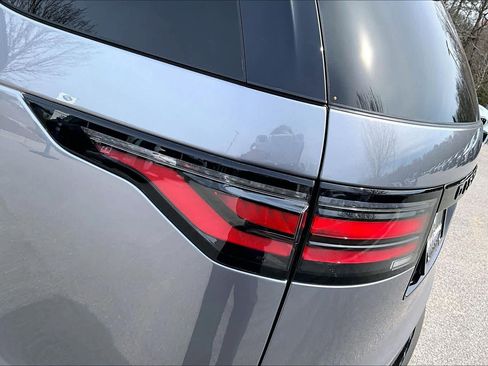 Used 2023 Land Rover Discovery S R-Dynamic image 30