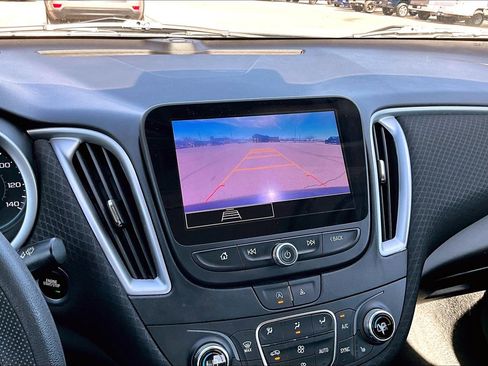 Used 2023 Chevrolet Malibu LT image 14