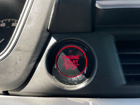 Certified 2025 Honda Pilot Touring image 22