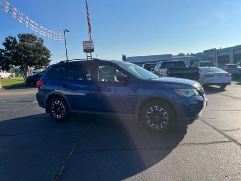 Used 2019 Nissan Pathfinder SL w/ Rock Creek Edition FWD image 2