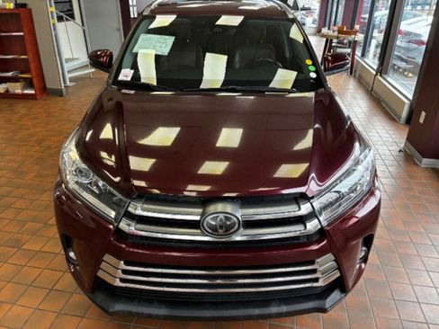 Used 2019 Toyota Highlander Limited FWD image 6