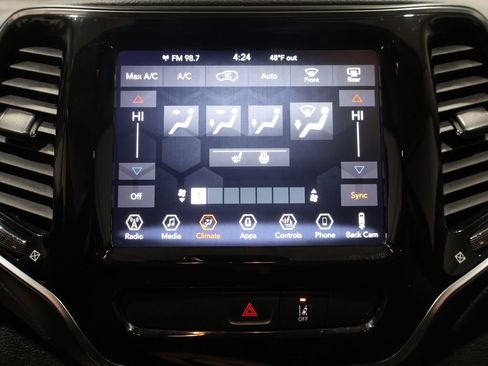 Used 2022 Jeep Cherokee Limited image 32