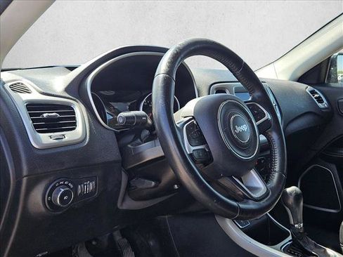 Used 2018 Jeep Compass Latitude w/ Popular Equipment Group FWD image 6