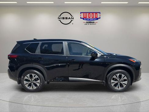 Used 2023 Nissan Rogue SV image 2