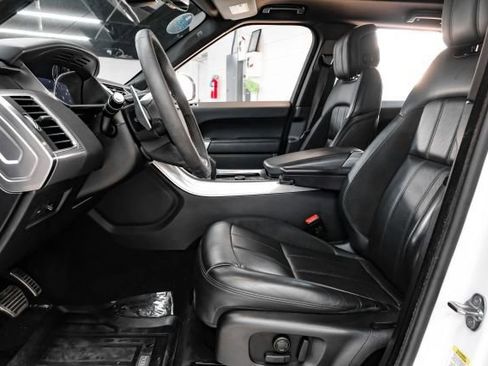 Used 2022 Land Rover Range Rover Sport HST image 4
