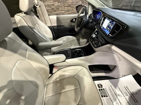 Used 2021 Chrysler Pacifica Limited w/ Premium & Safety Sphere Group image 24