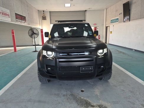 Used 2023 Land Rover Defender 110 V8 AWD/4WD image 4