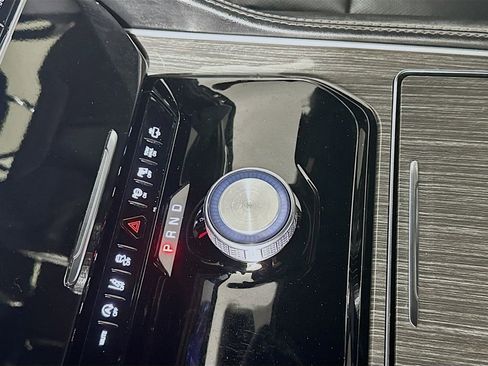 Used 2022 Jeep Wagoneer Series III w/ Premium Group I image 16