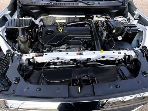 Used 2023 GMC Terrain SLE image 9