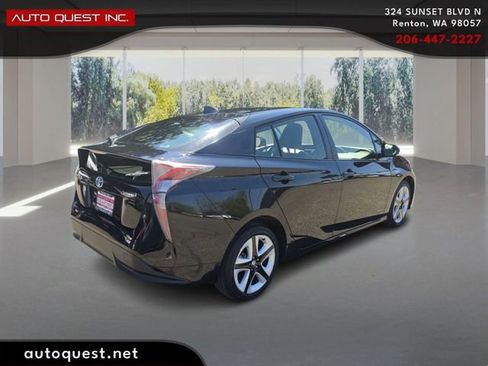Used 2016 Toyota Prius Three Touring FWD image 5