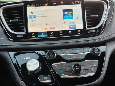 New 2026 Chrysler Pacifica Select image 19