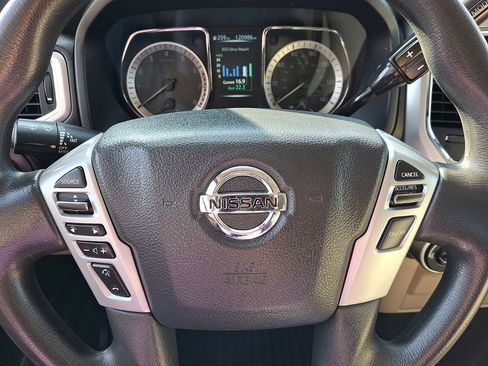 Used 2017 Nissan Titan SV image 21