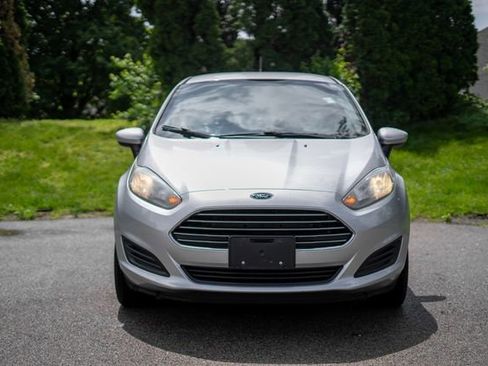 Used 2018 Ford Fiesta SE FWD image 2