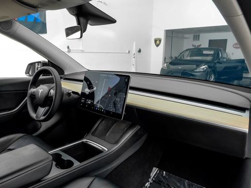 Used 2021 Tesla Model Y Long Range AWD/4WD image 18