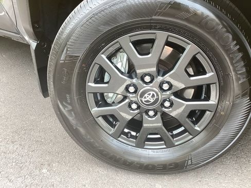 Certified 2025 Toyota 4Runner SR5 AWD/4WD image 6