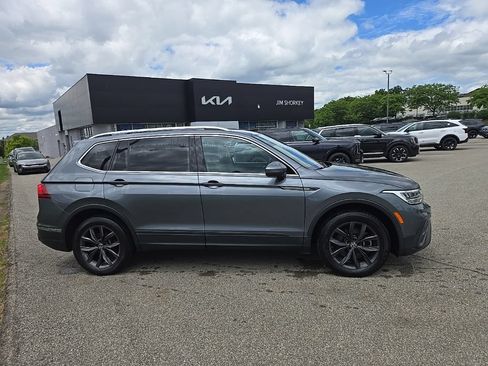 Used 2022 Volkswagen Tiguan SE AWD/4WD image 2