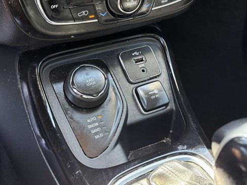 Certified 2019 Jeep Compass Latitude AWD/4WD image 26