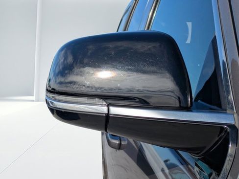 Used 2024 Jeep Wagoneer L Series III w/ Flexible Seating Group image 10