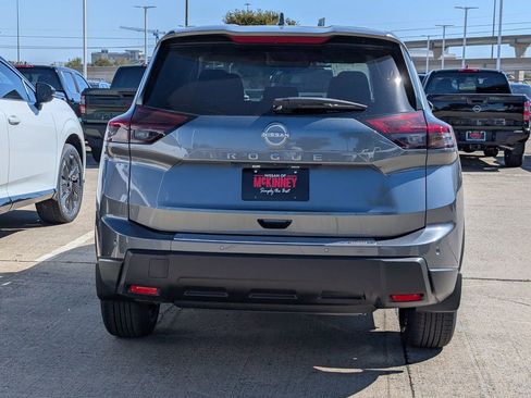 New 2026 Nissan Rogue SV FWD image 5