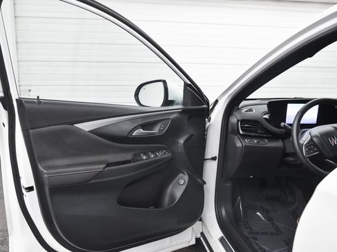 Used 2025 Buick Envista Avenir image 9