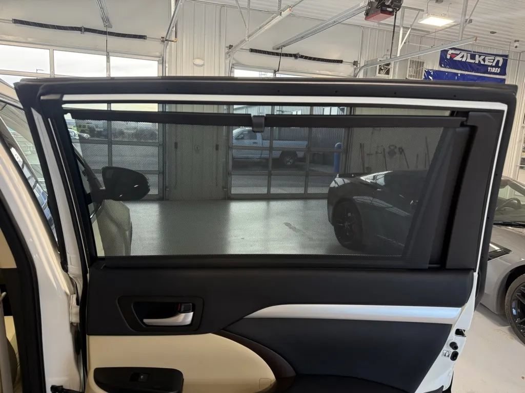 Used 2015 Toyota Highlander XLE AWD/4WD image 40