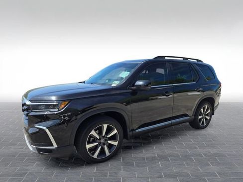 Used 2024 Honda Pilot Touring image 3