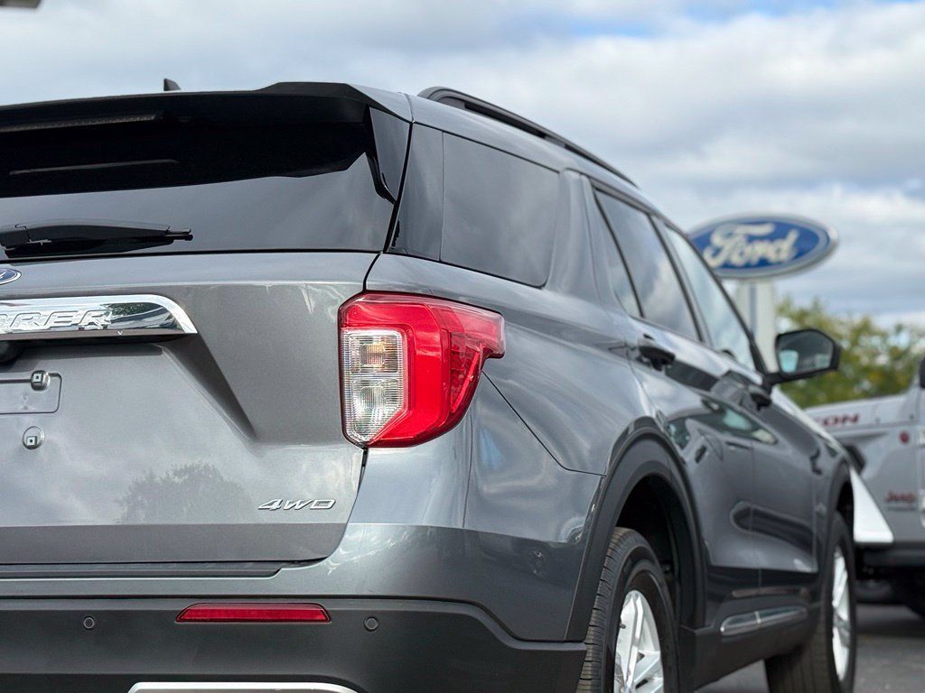 Used 2024 Ford Explorer XLT w/ Equipment Group 202A AWD/4WD image 33