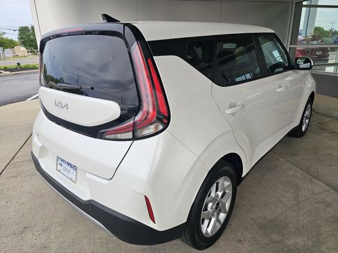 Used 2025 Kia Soul LX w/ LX Technology Package FWD image 5