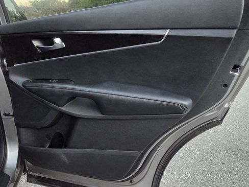 Used 2017 Kia Sorento L image 13