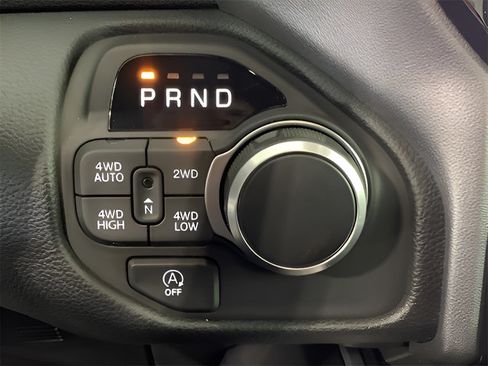 Used 2025 RAM 1500 Big Horn AWD/4WD image 34