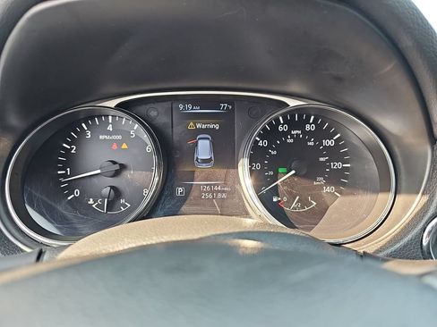 Used 2015 Nissan Rogue SV FWD image 19