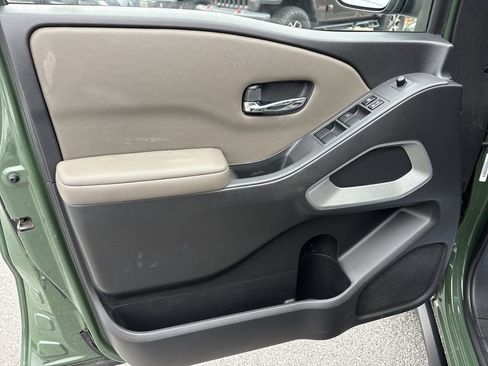 Used 2022 Nissan Frontier SV w/ Technology Package image 24