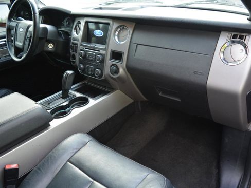Used 2017 Ford Expedition XLT w/ Equipment Group 202A image 21