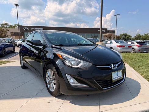 Used 2014 Hyundai Elantra SE w/ Option Group 02 FWD image 10