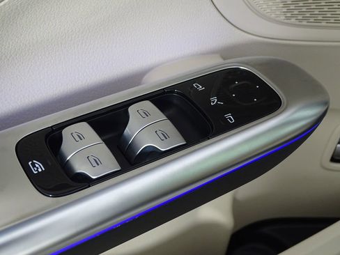 Used 2023 Mercedes-Benz C 300 Sedan image 18