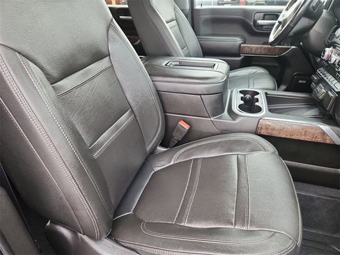 Used 2022 GMC Sierra 3500 Denali w/ Denali Ultimate Package image 8