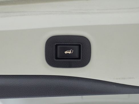 Used 2017 Nissan Rogue SL w/ SL Premium Package image 12