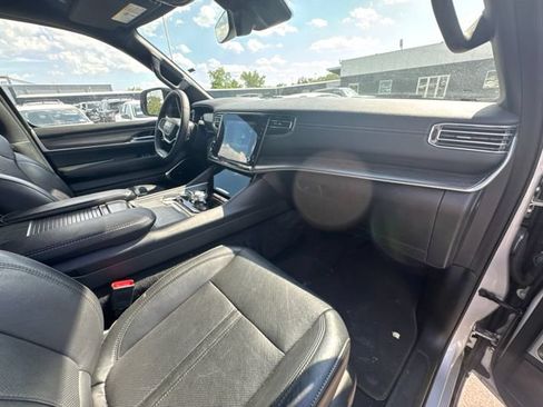Used 2023 Jeep Wagoneer L Series II AWD/4WD image 22