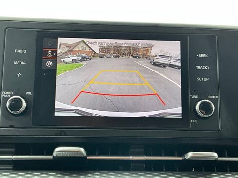 Used 2024 Kia Carnival LX image 18