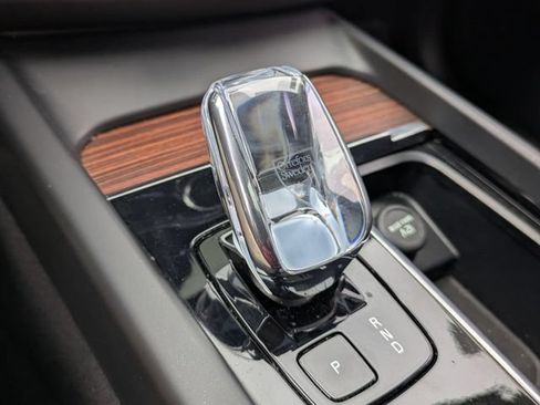 Certified 2023 Volvo XC60 T8 Ultimate AWD/4WD image 20