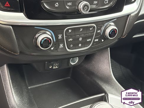 Used 2020 Chevrolet Traverse LT w/ LPO, Midnight Edition AWD/4WD image 24